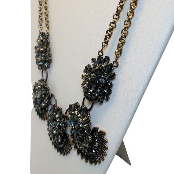 Vintage Women’s 2 Tier Gray Rhinestone Flower Brass Tone Statement Necklace 22” - Picture 6 of 8